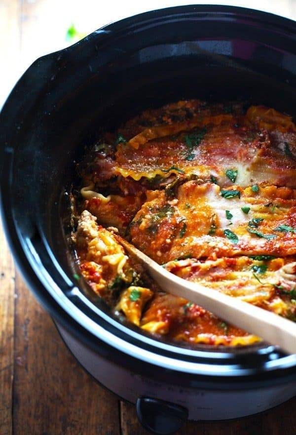 Super Easy Skinny Veggie Crockpot Lasagna - a handful of simple ingredients for a healthy family dinner. | https://global-wellness.news