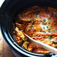 Super Easy Skinny Veggie Crockpot Lasagna - a handful of simple ingredients for a healthy family dinner. | https://global-wellness.news