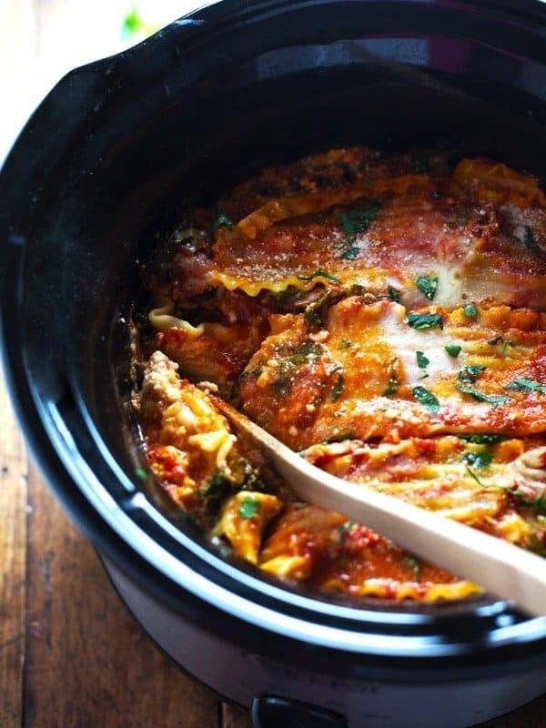 Super Easy Skinny Veggie Crockpot Lasagna - a handful of simple ingredients for a healthy family dinner. | https://global-wellness.news