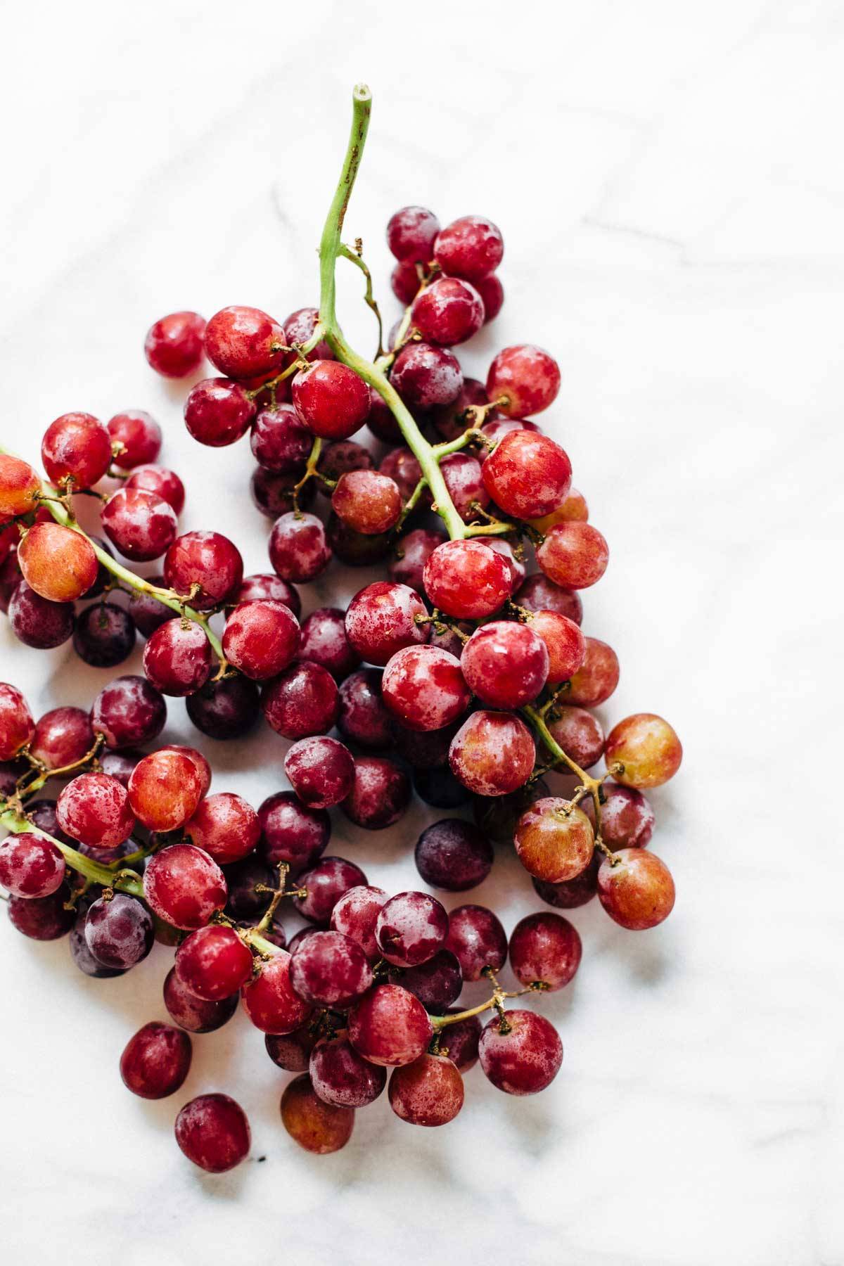 Skillet Chicken with Grapes and Caramelized Onions - an easy recipe that makes a perfect pair for a crisp green salad, quinoa, or fresh bread! | pinchofyum.com Skillet Chicken with Grapes and Caramelized Onions - an easy recipe that makes a perfect pair for a crisp green salad, quinoa, or fresh bread! | pinchofyum.com