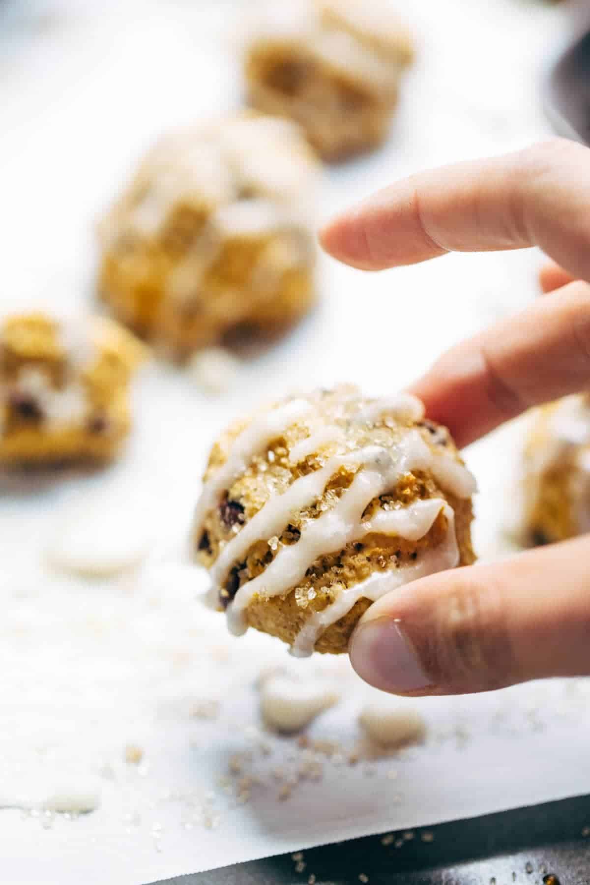 Pumpkin Bites with Maple Glaze are a MUST for pumpkin lovers! made with easy ingredients like oats, pumpkin, maple syrup, and olive oil. | pinchofyum.com Pumpkin Bites with Maple Glaze are a MUST for pumpkin lovers! made with easy ingredients like oats, pumpkin, maple syrup, and olive oil. | pinchofyum.com