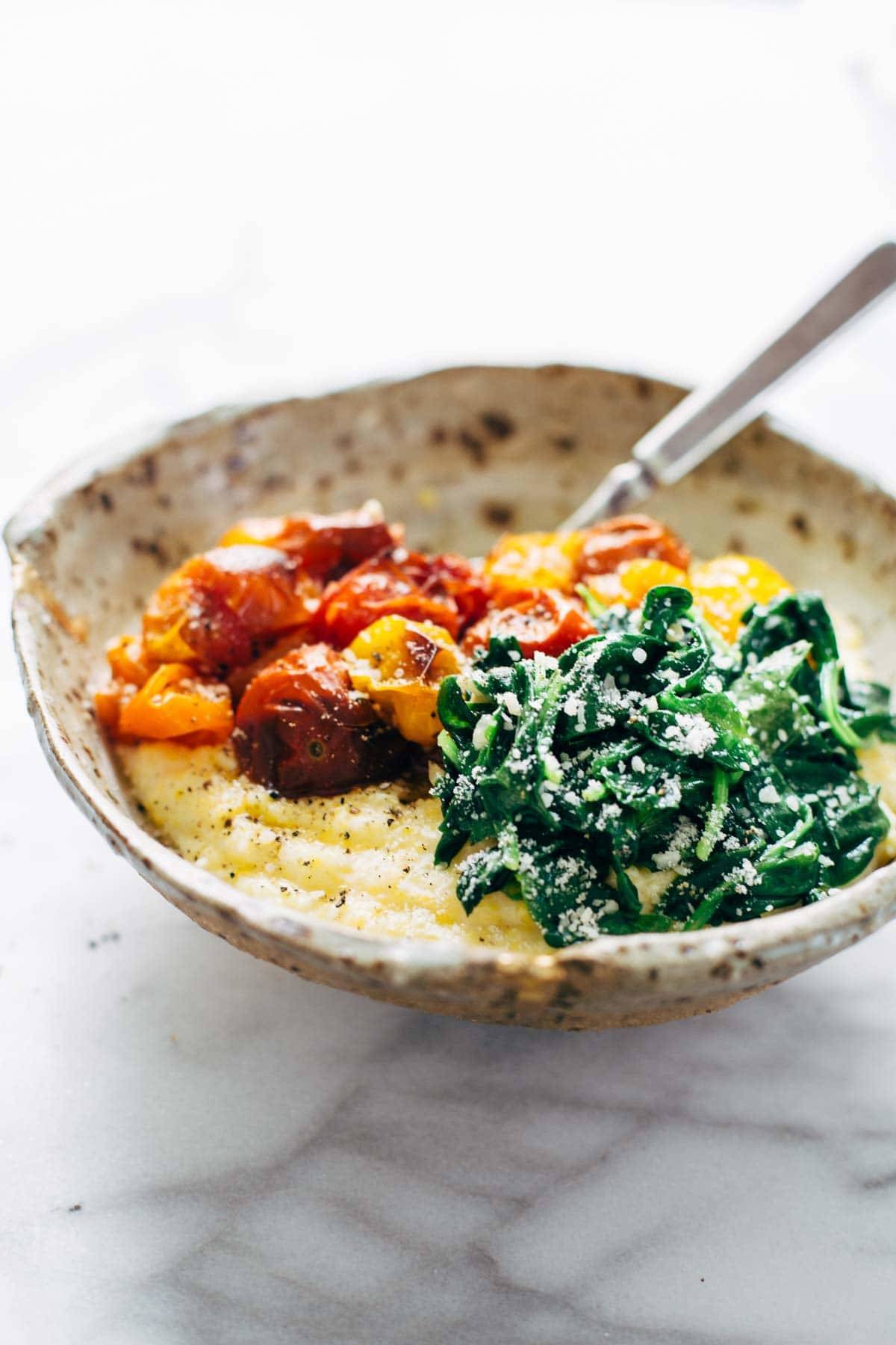 Roasted Tomatoes with Goat Cheese Polenta! Fresh, juicy tomatoes, vibrant green spinach, and a creamy goat cheese polenta! | pinchofyum.com Roasted Tomatoes with Goat Cheese Polenta! Fresh, juicy tomatoes, vibrant green spinach, and a creamy goat cheese polenta! | pinchofyum.com